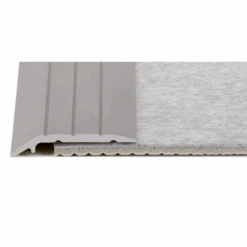 Arrêt Lino Alu Incolore Largeur 30 Mm Longueur 2.70 M - Pré-percé -Pas Cher Corner Métal Soldes Magasin 1908s