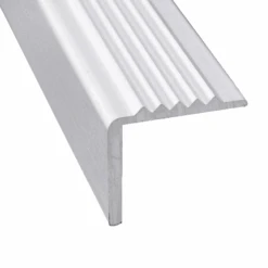 Nez De Marche Strié Anti-dérapant 1 Mètre 6 Nez De Marche Strié Anti-dérapant 1 Mètre -Pas Cher Corner Métal Soldes Magasin nez marche cqfd