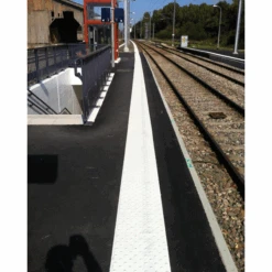 Dalle Podotactile Extérieur à Coller Blanche 820x400 Mm Romus 4220 -Pas Cher Corner Métal Soldes Magasin p184848 pic1